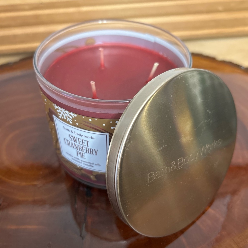 Candle 🕯️ - Picture 2 of 5